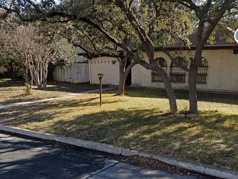 100 Cotillion Dr — Photo 1