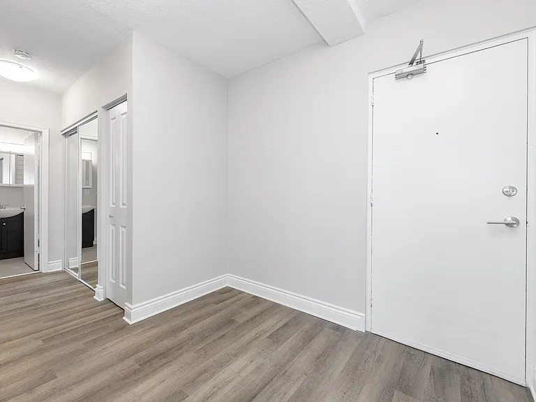 200 Bronson Ave — Photo 23
