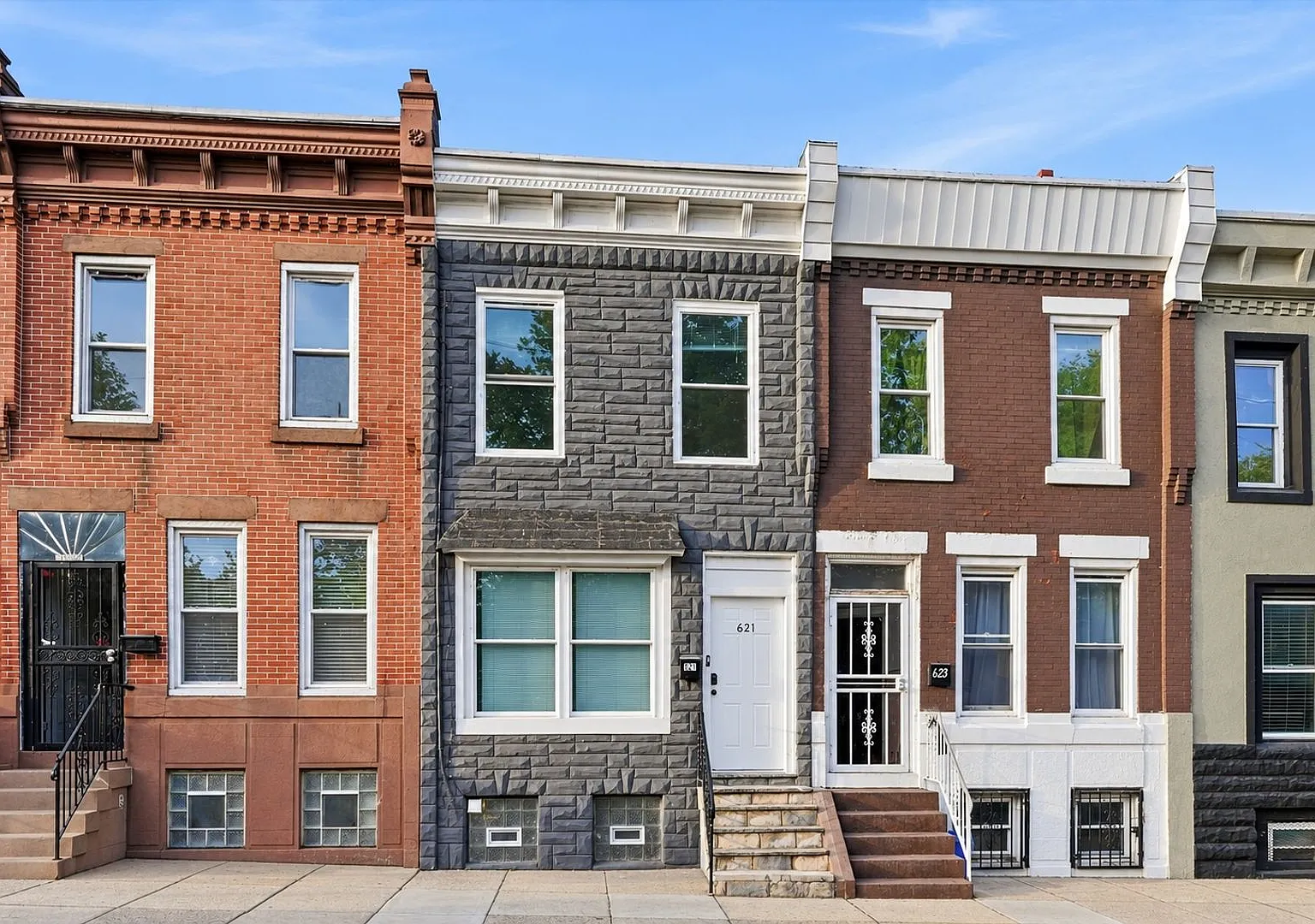 Updated Luxury 2 Bedroom, 3 Bathroom Home in Kensington! — Photo 1