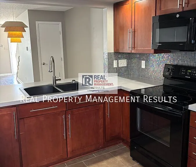 107 Olde Newburgh Dr — Photo 3