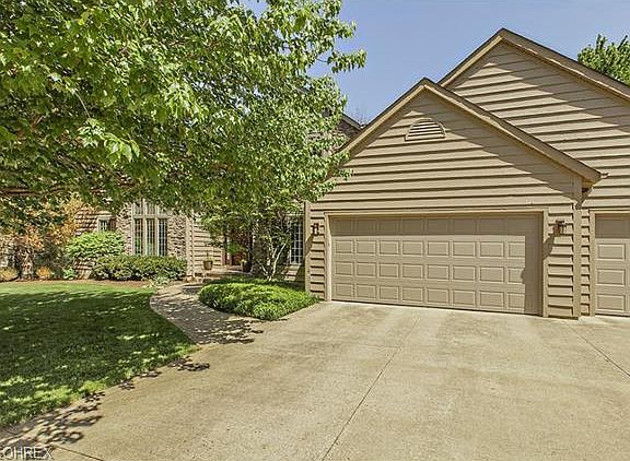 3rd image of 36180 Spicebush Ln