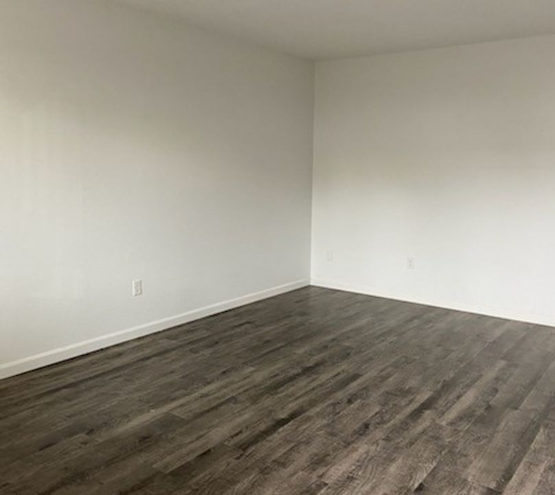 2nd image of 321 6th St #4