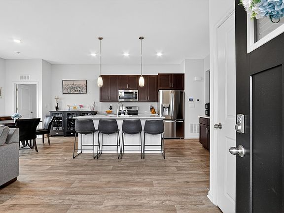 3rd image of 6403 Maple Gln Dr