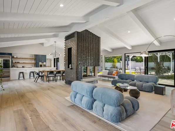 8400 Mulholland Dr, Los Angeles, CA 90046