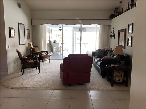 5th image of 1025 SW Lighthouse Dr