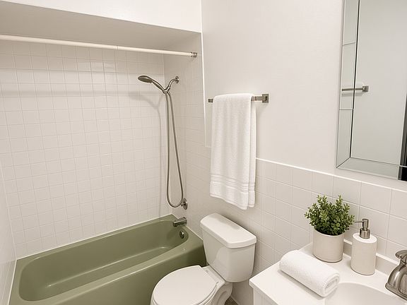 5th image of 5686 N Elston Ave