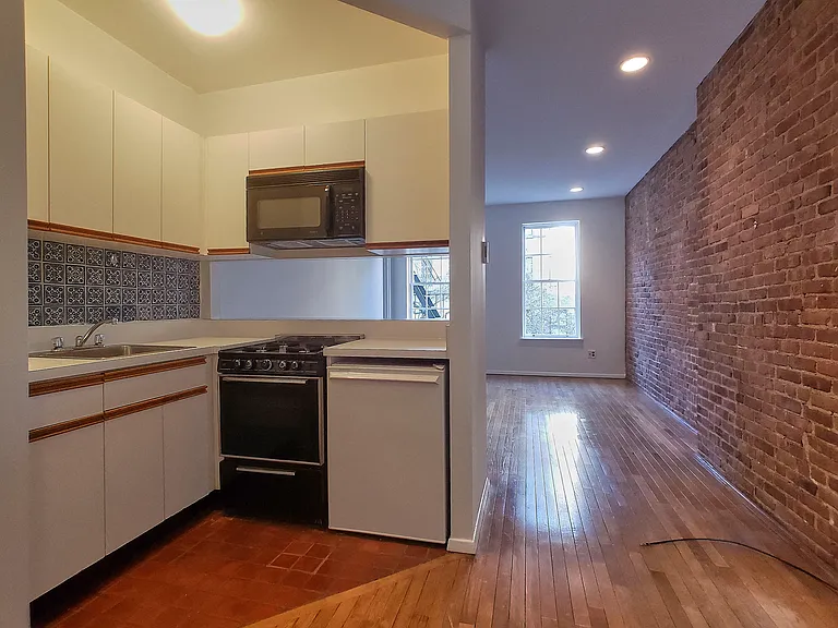 324 E 81st St #3FE — Photo 1