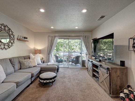 3rd image of 1324 Chateau Cmn APT 208