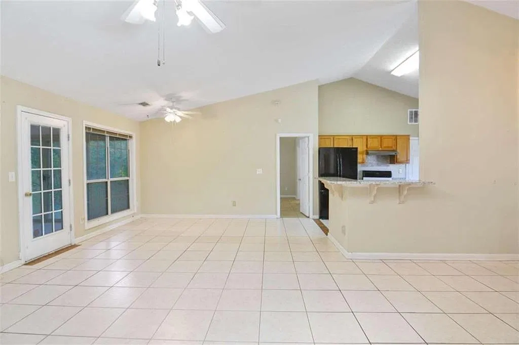 935 Kibbe Cir — Photo 3
