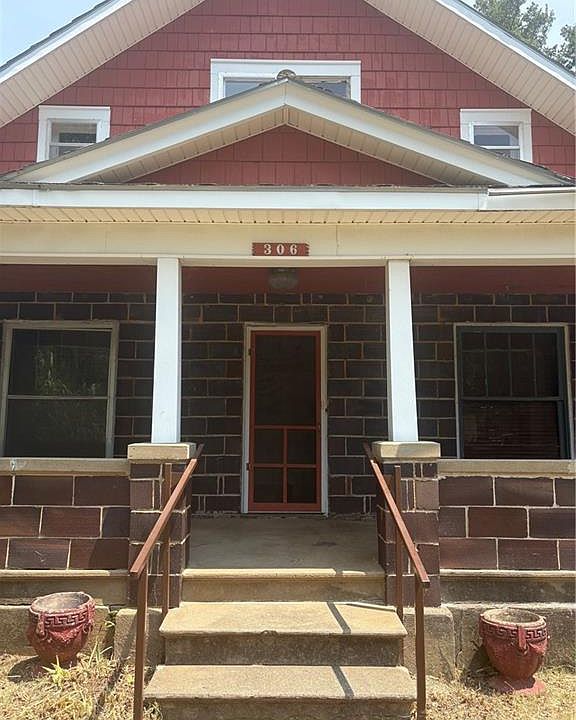 1st image of 306 Maple Rd