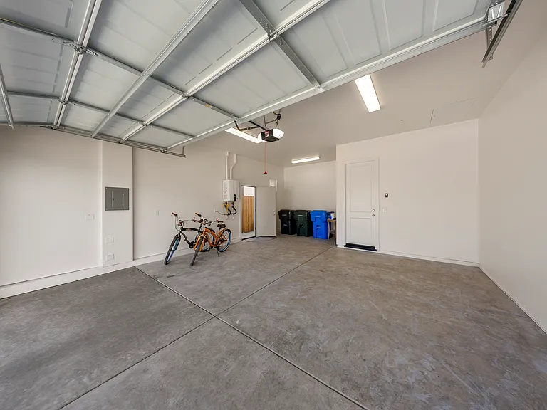 2522 Amur Ave — Photo 4