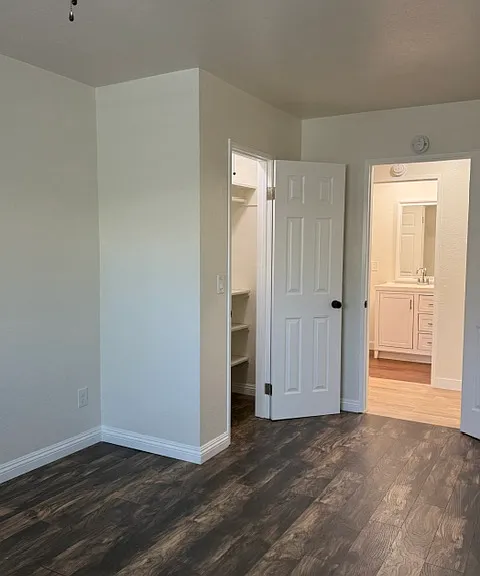 9245 Mills Ave — Photo 11