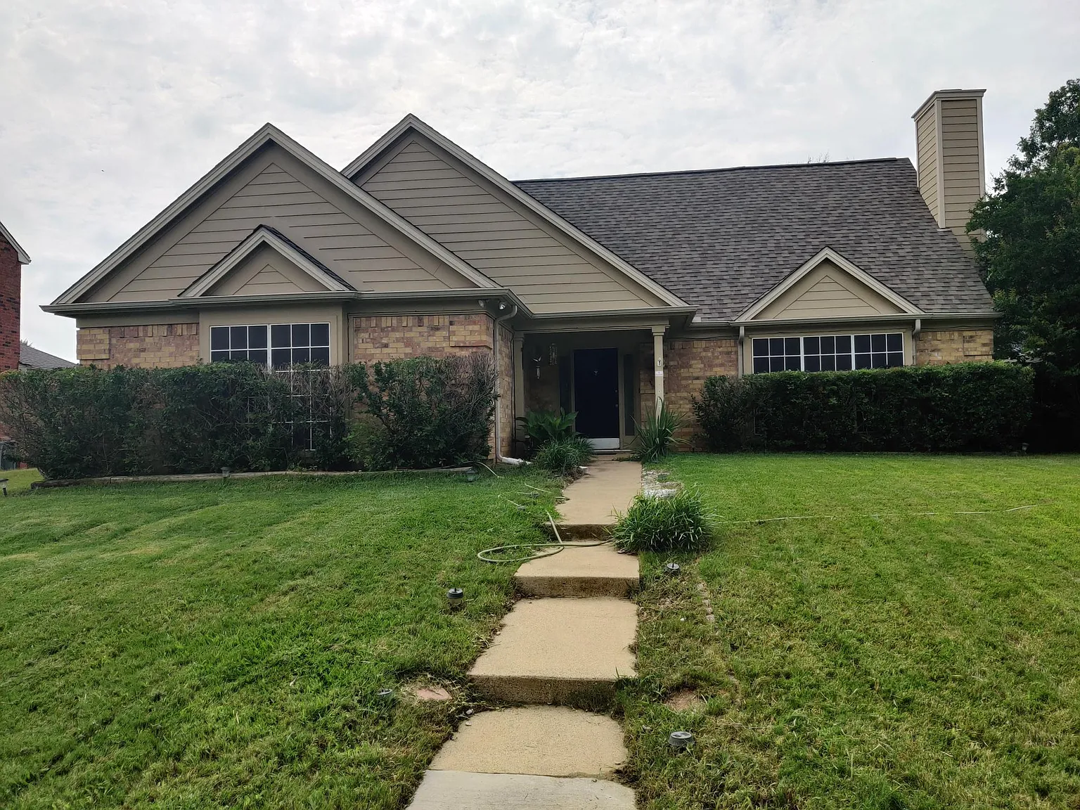 1940 Cedar Ridge Dr — Photo 2