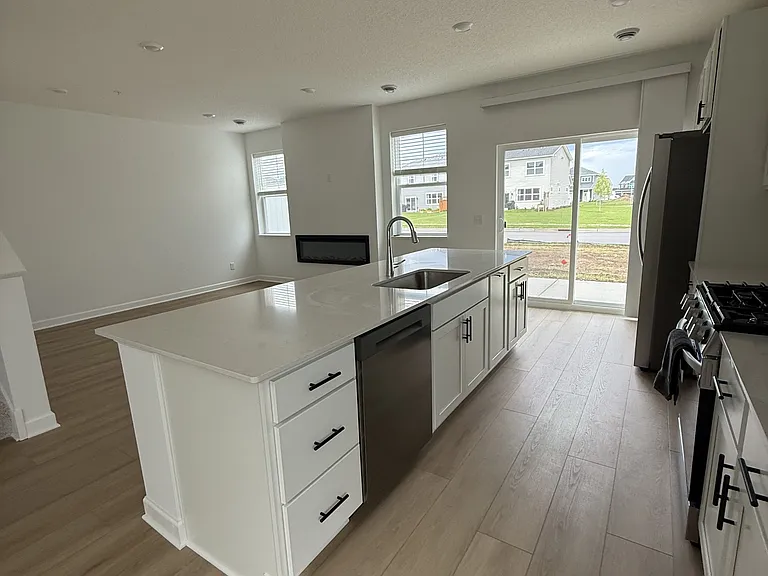 1071 Anmeadle Row — Photo 8