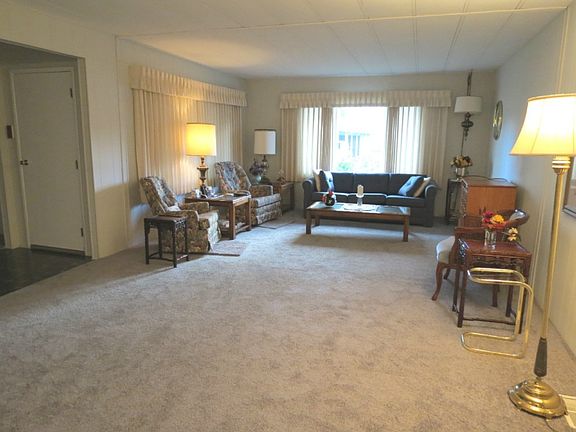 4th image of 1402 22nd St NE Unit 69