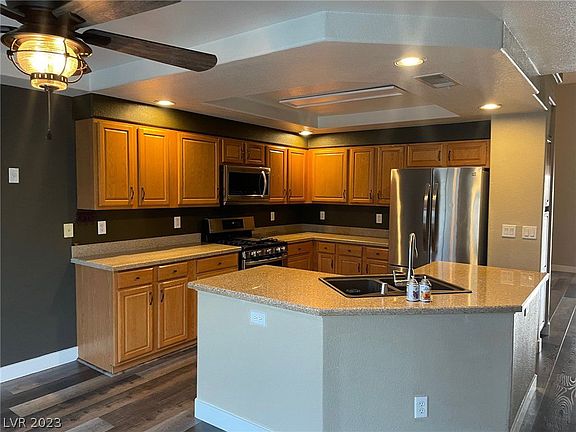 3rd image of 3605 Misty Falls St