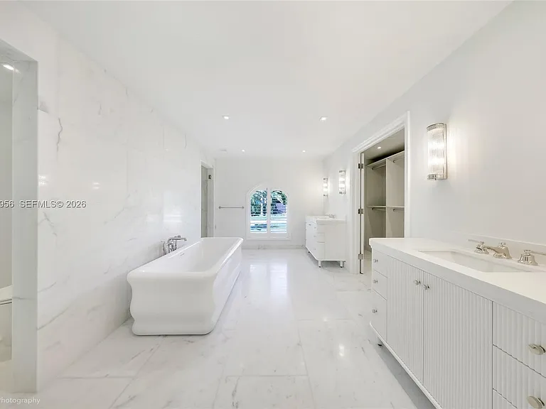 55 La Gorce Cir — Photo 29
