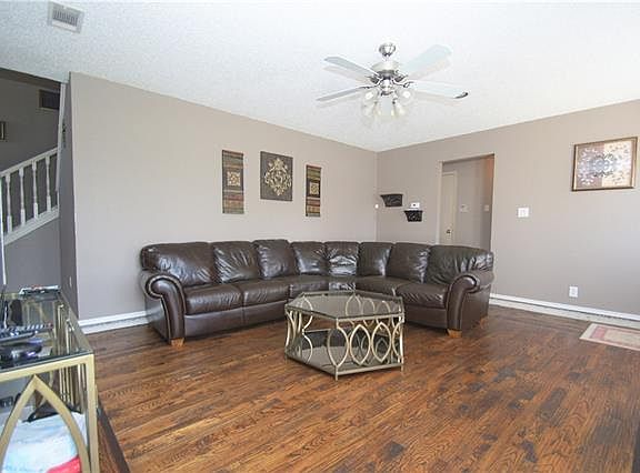 3rd image of 1802 Blair Oak Dr