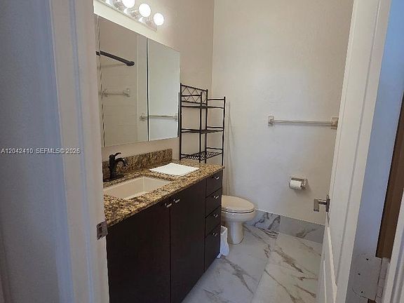 4th image of 1536 SE 25th St Unit 207