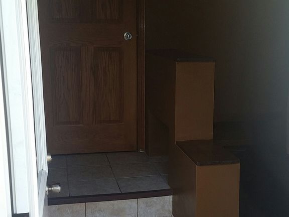 entryway through back of hou