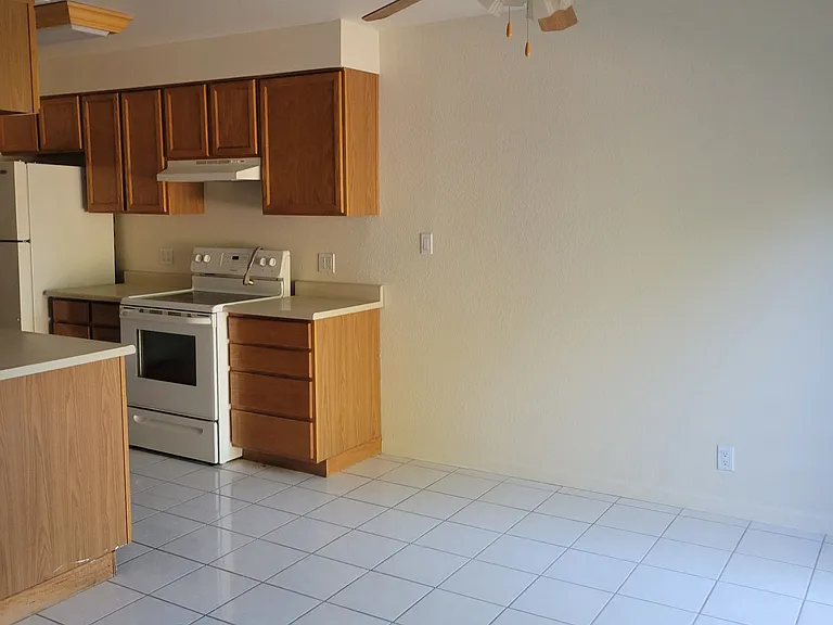 360-364 McKenzie Dr #1 — Photo 6