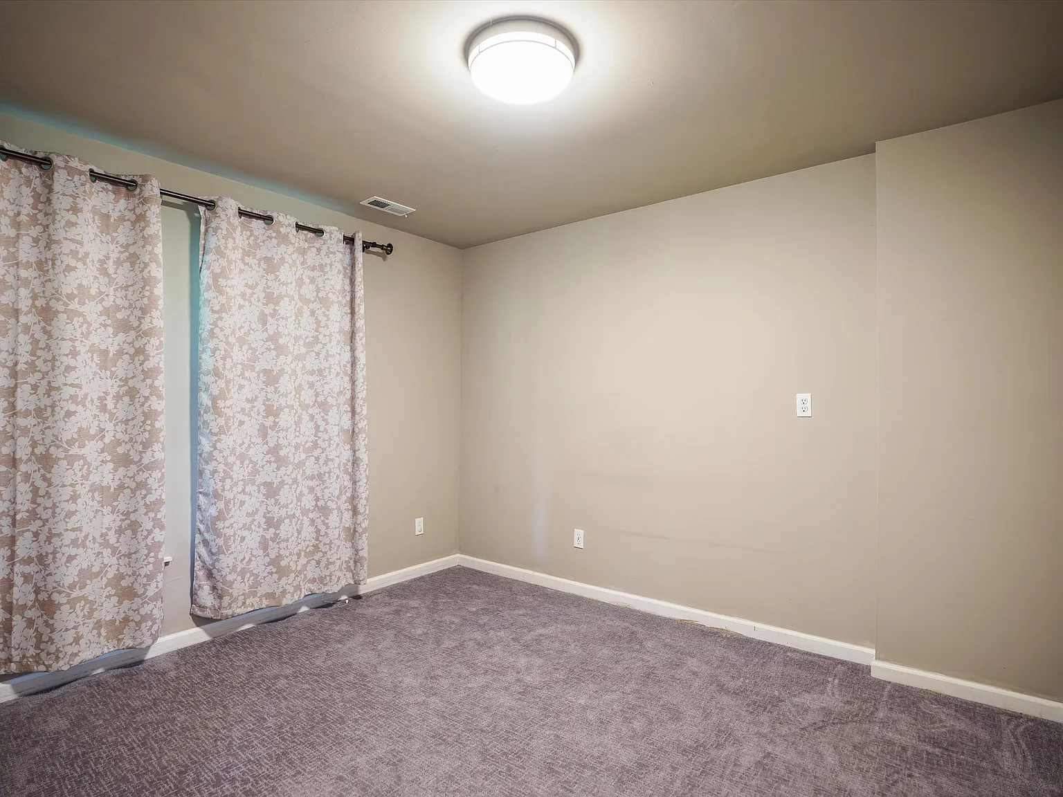 5 bed, 1720 sqft, $3,300 — Photo 4