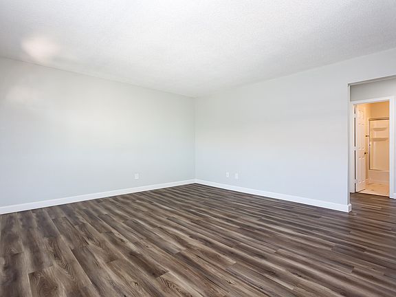 5th image of 4163 1/2 Hamilton St