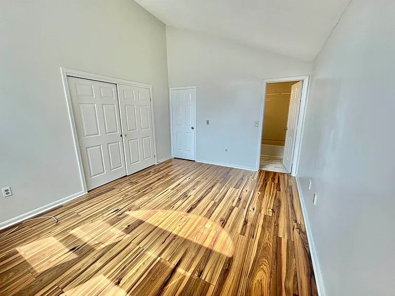 4B Pine Grove Ave — Photo 9