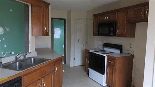 3rd image of 1148 Connemara Way