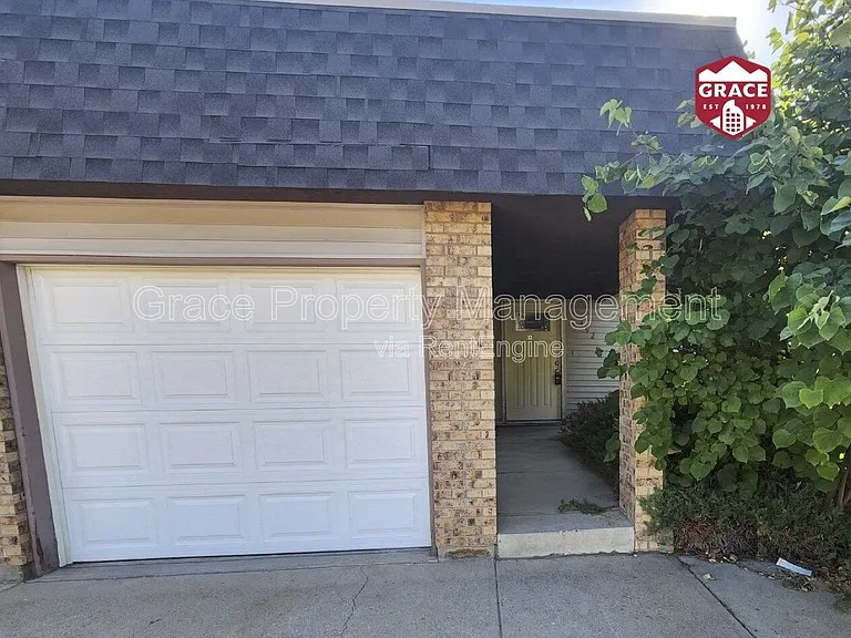 492 S Dover Ave — Photo 1