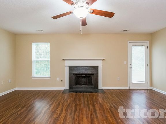 3rd image of 3044 Summer Breeze Dr