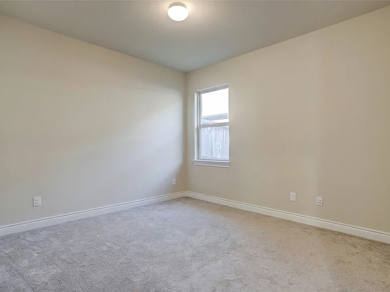 606 Sabinal St — Photo 22
