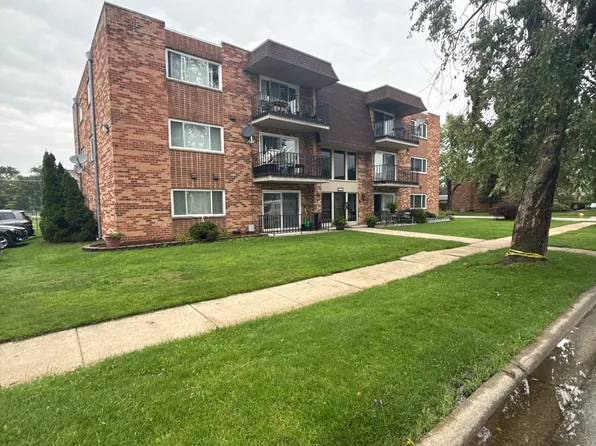 7350 Sandalwood Dr, Tinley Park, IL 60477