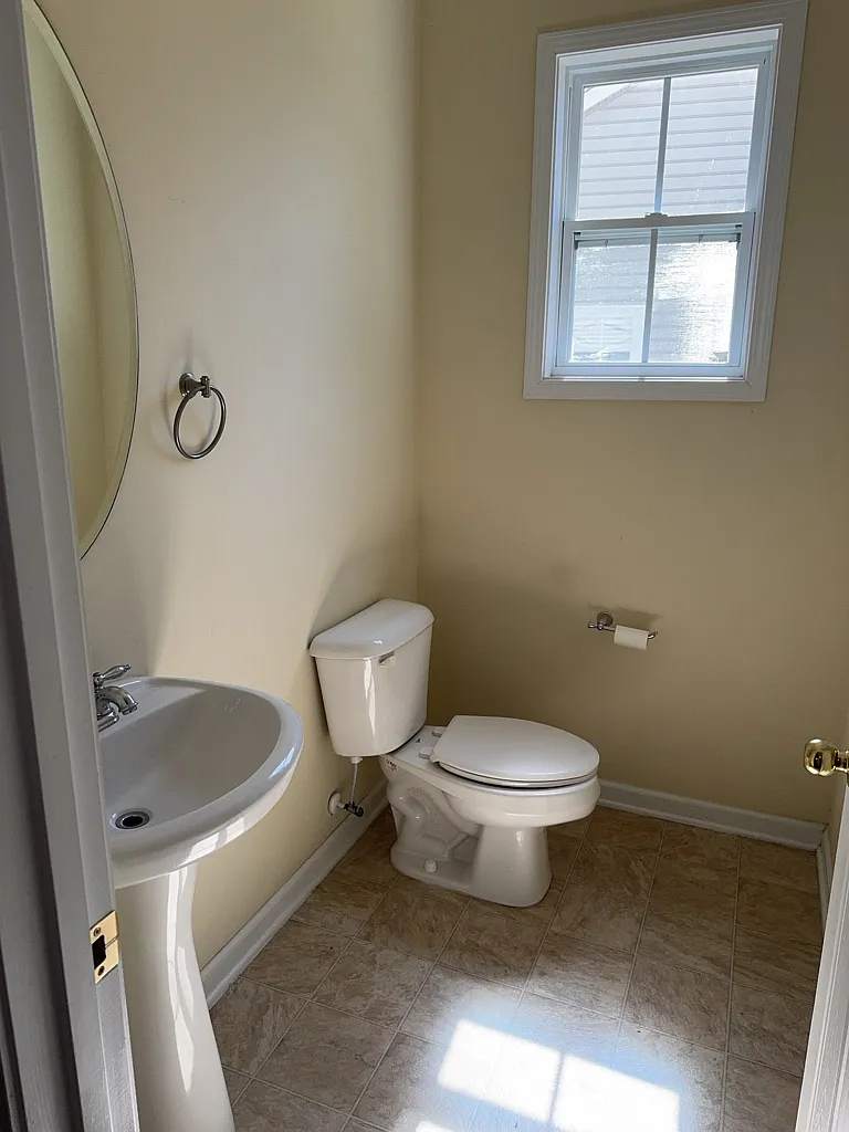 3 bed, 2.5 bath, 2000 sqft, $2,500 — Photo 4