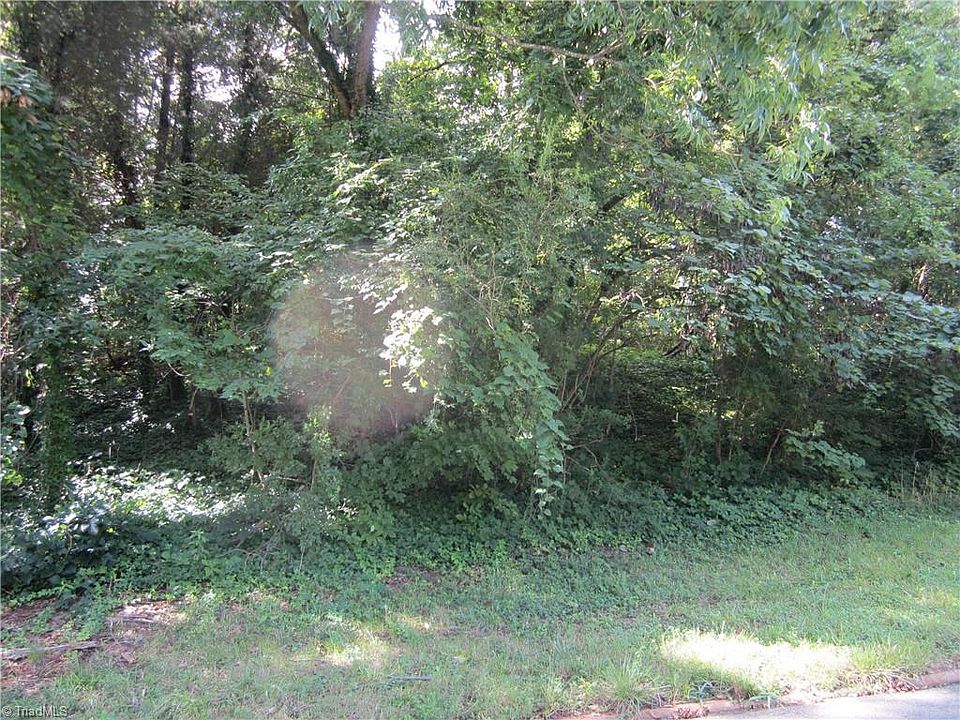 2nd image of 105 Duke Dr
