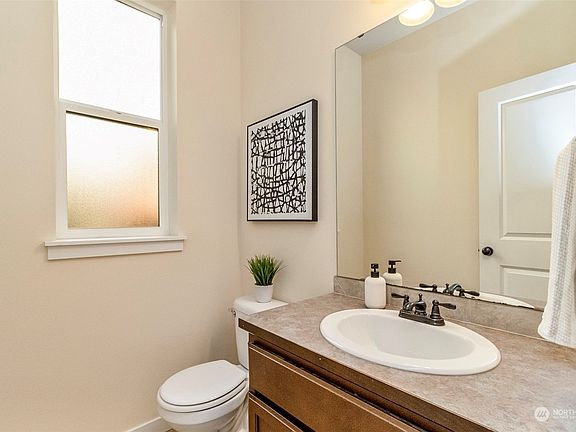 5th image of 1019 117th Drive SE