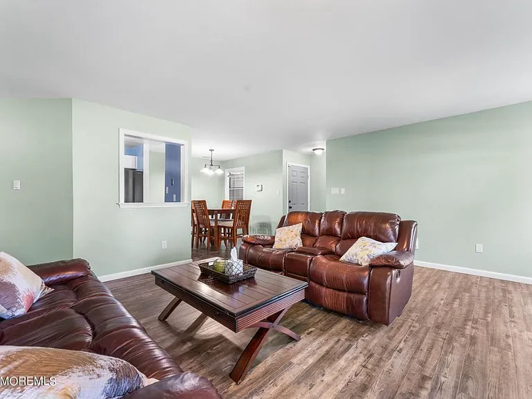 339 Yorkshire Pl — Photo 11
