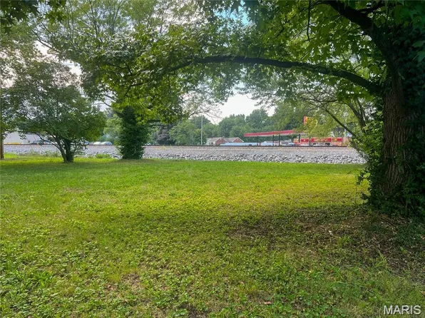 200 S Edwards St, Staunton, IL 62088