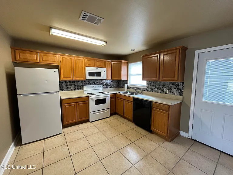6165 E Lamar St — Photo 5