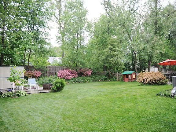 spacious backyard w/ deck