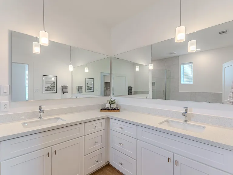 7613 Victory Reserve St — Photo 13
