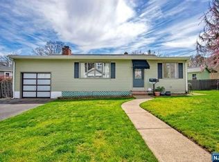 40 Beechwood Rd, Cresskill, NJ 07626