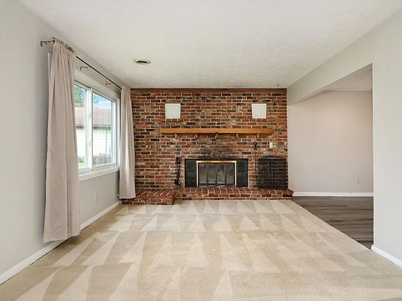 5th image of 2445 Buttonwood Dr