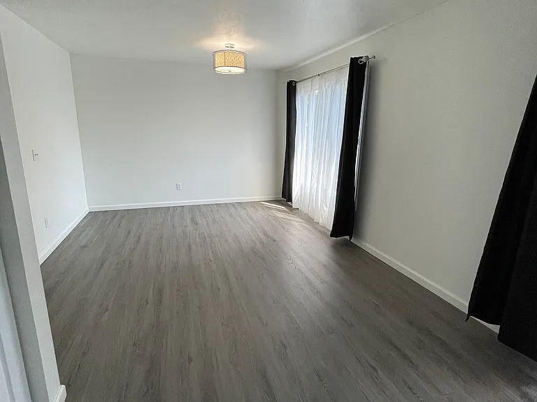 Large upstairs 2nd bedroom