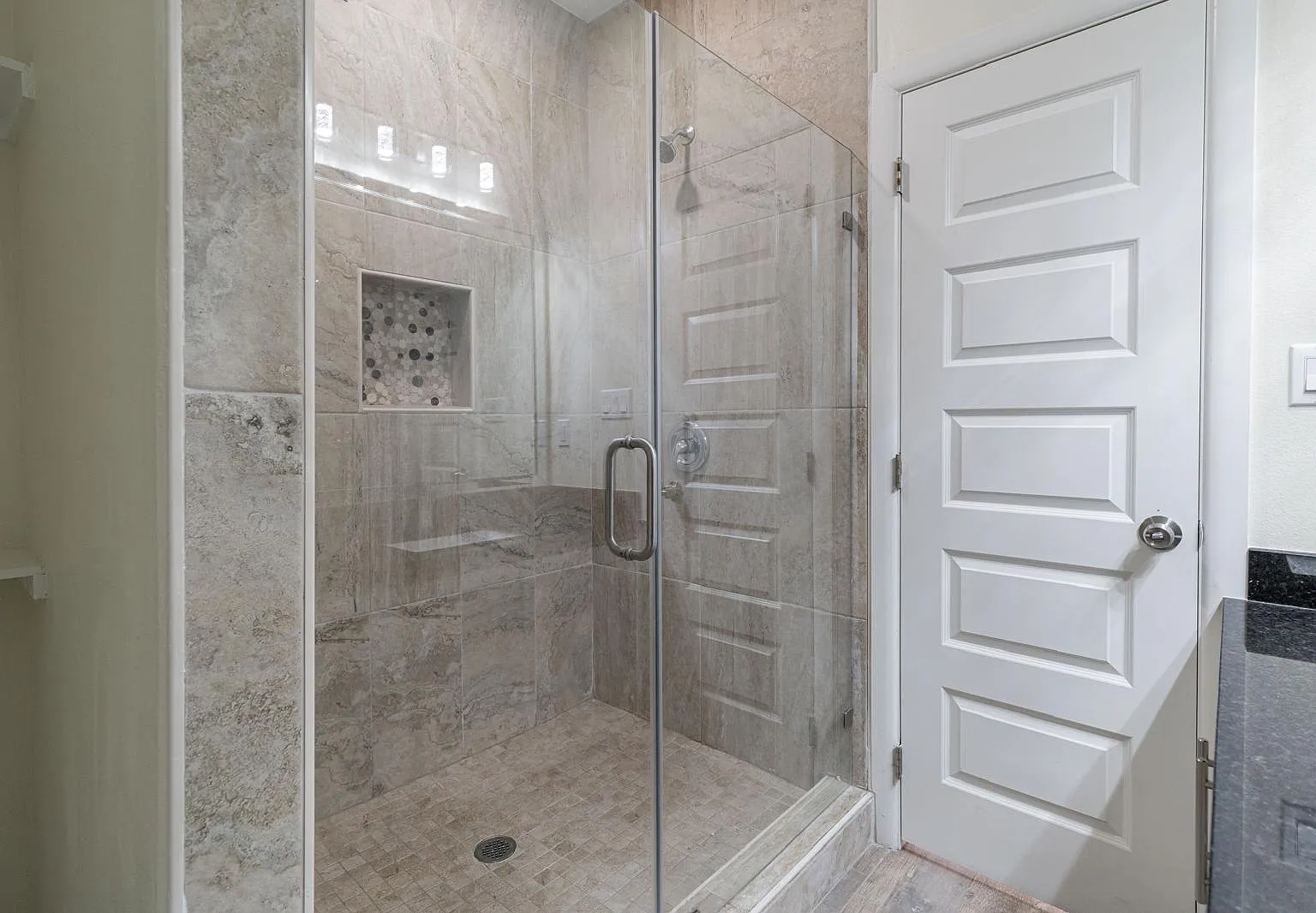 Apartments For Rent — Photo 1