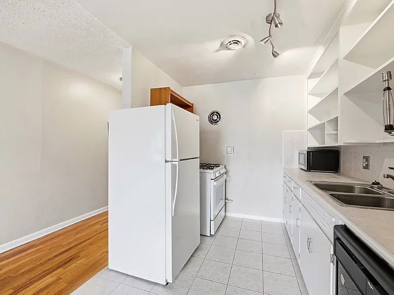 155 Jackson St #10 — Photo 9