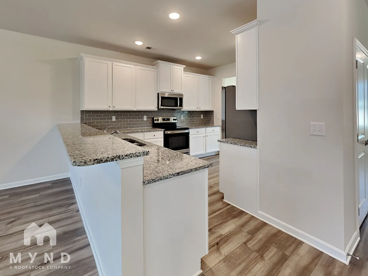3 bed, 2.5 bath, 1750 sqft, $2,045 — Photo 3