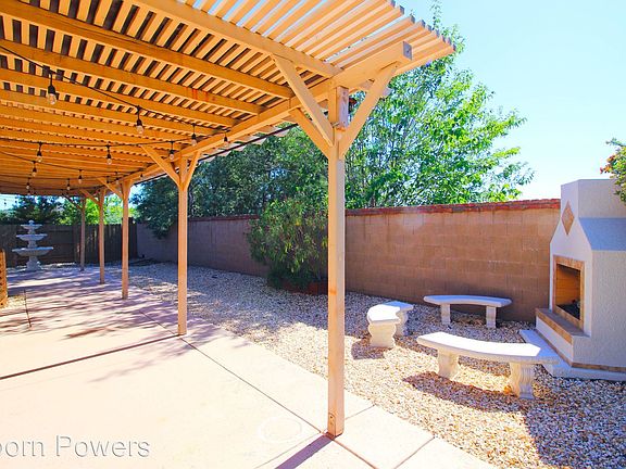 3rd image of 880 Hildebrand Cir