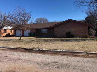 118 S Cresecent Dr, Electra, TX 76360