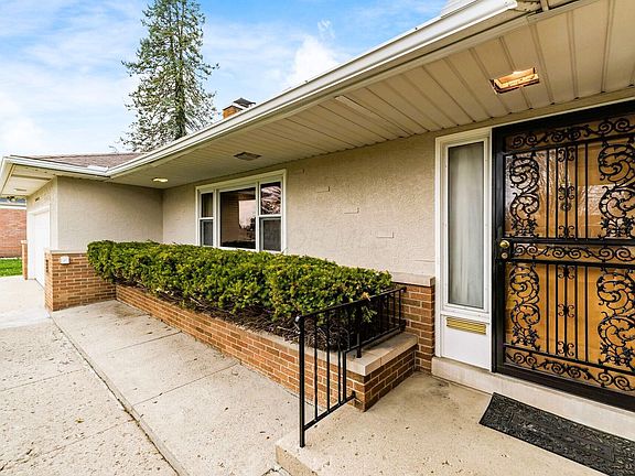 4th image of 2740 Berwick Blvd